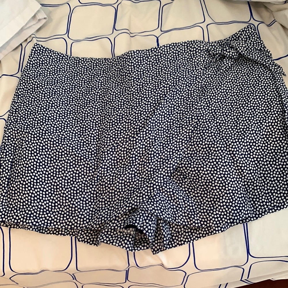 Vineyard Vines Navy & White Polka Dot Skort Shorts